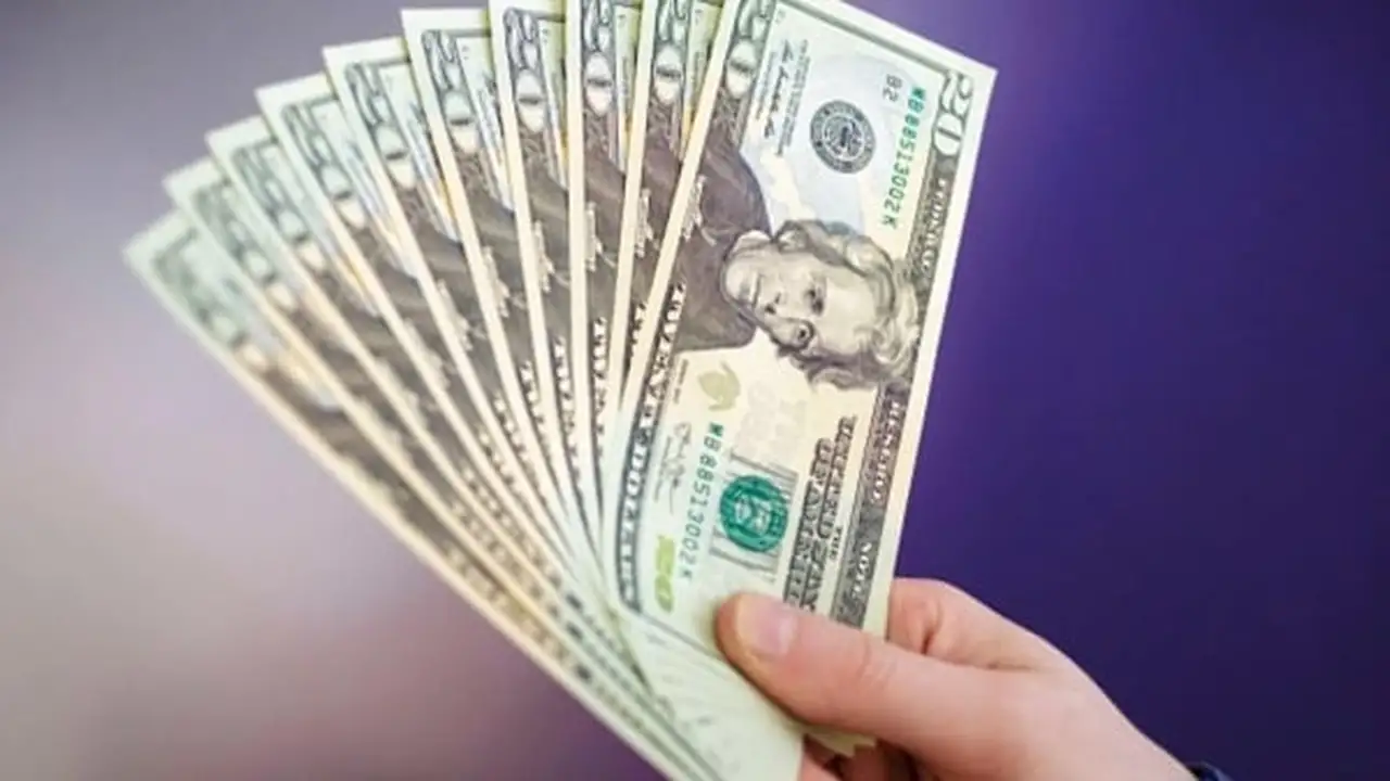 تحولات غير متوقعة في سعر الصرف داخل السوق السوداء وسط ترقب محلي واسع لنتائج التراجع الأخير